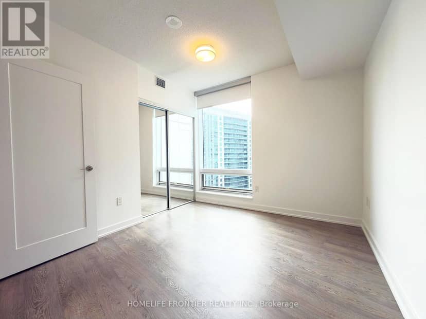 2711 - 10 York Street — photo 19 of 37