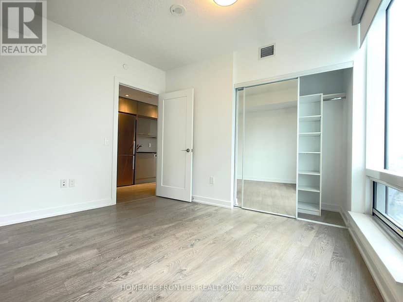 2711 - 10 York Street — photo 20 of 37