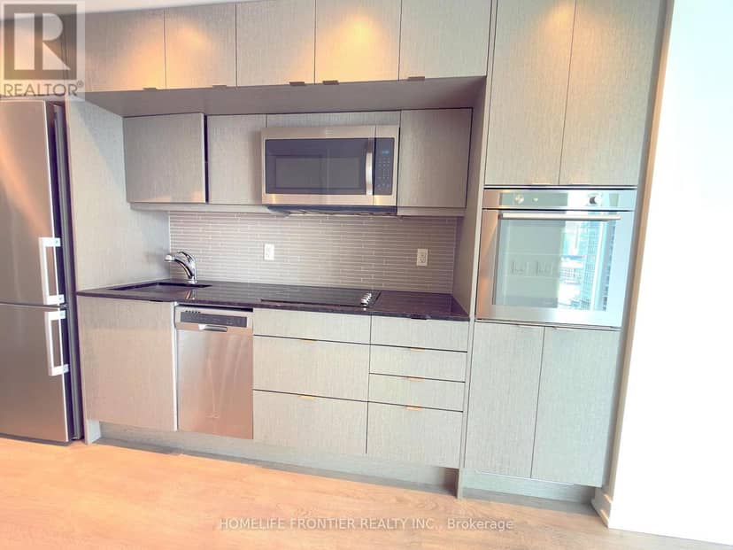 2711 - 10 York Street — photo 8 of 37