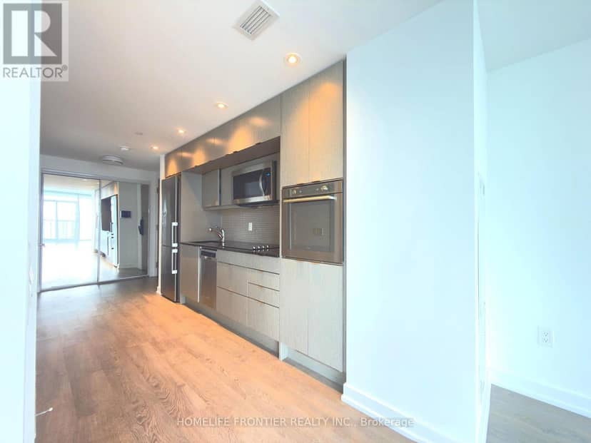 2711 - 10 York Street — photo 9 of 37