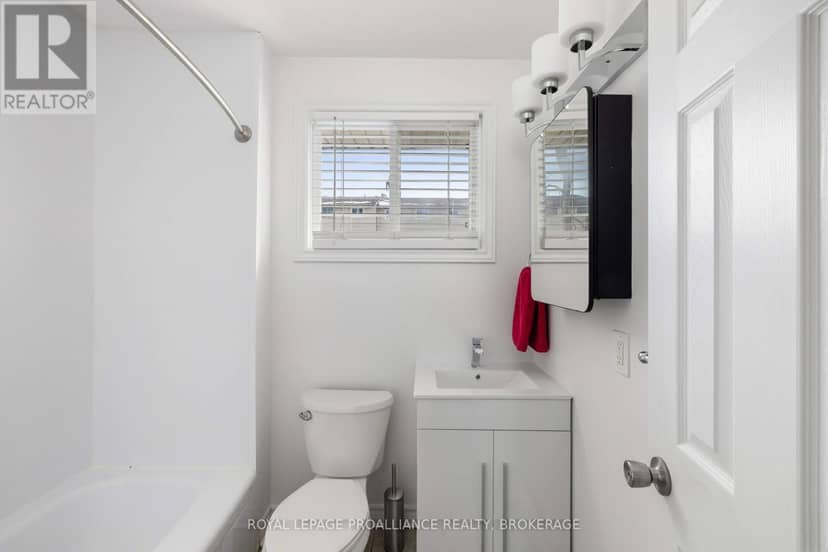53 - 44 Rosemund Crescent — photo 14 of 34