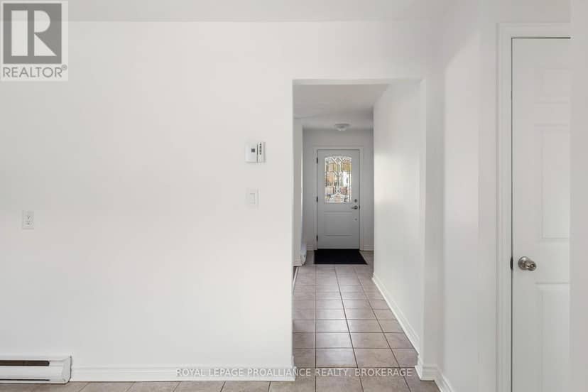 53 - 44 Rosemund Crescent — photo 16 of 34