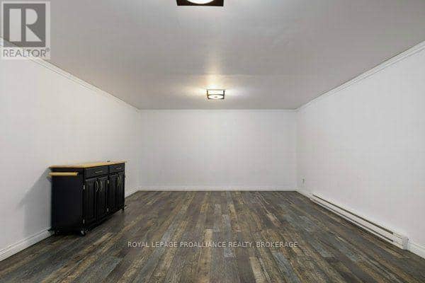 53 - 44 Rosemund Crescent — photo 30 of 34