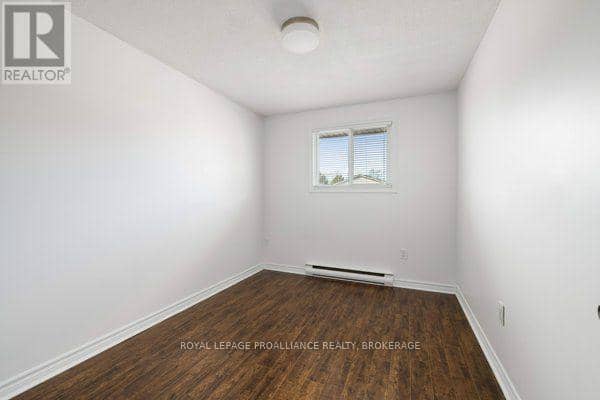 53 - 44 Rosemund Crescent — photo 28 of 34