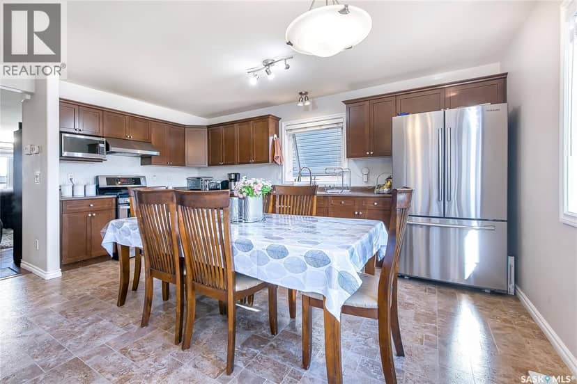 511 Coad CRESCENT — photo 11 of 40