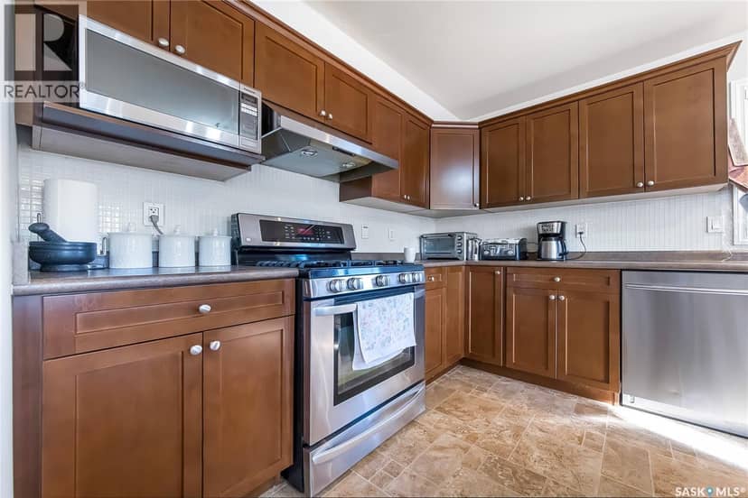 511 Coad CRESCENT — photo 12 of 40