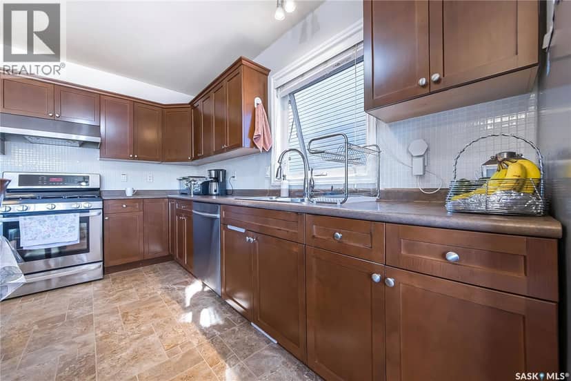 511 Coad CRESCENT — photo 13 of 40