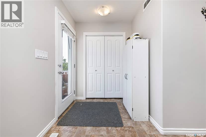 511 Coad CRESCENT — photo 14 of 40