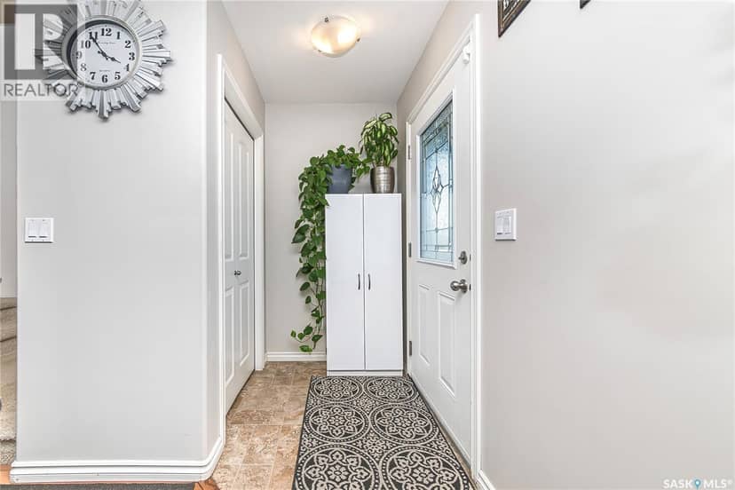 511 Coad CRESCENT — photo 5 of 40