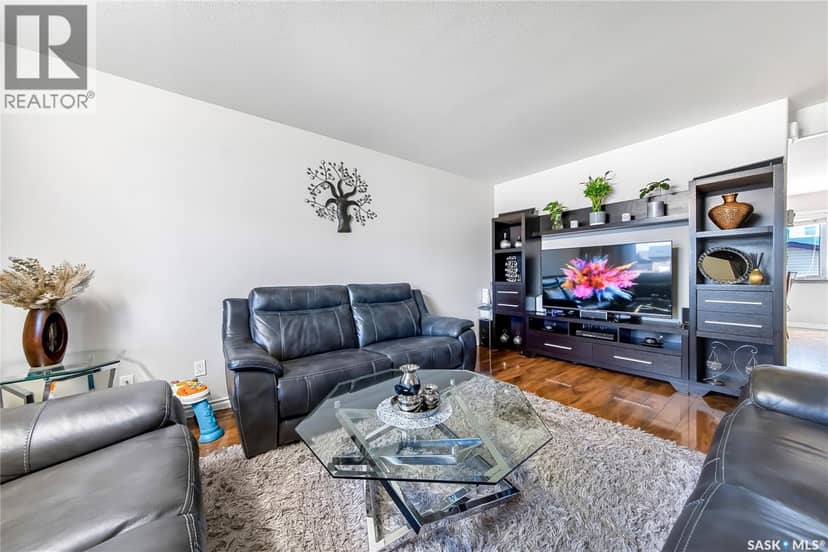 511 Coad CRESCENT — photo 7 of 40