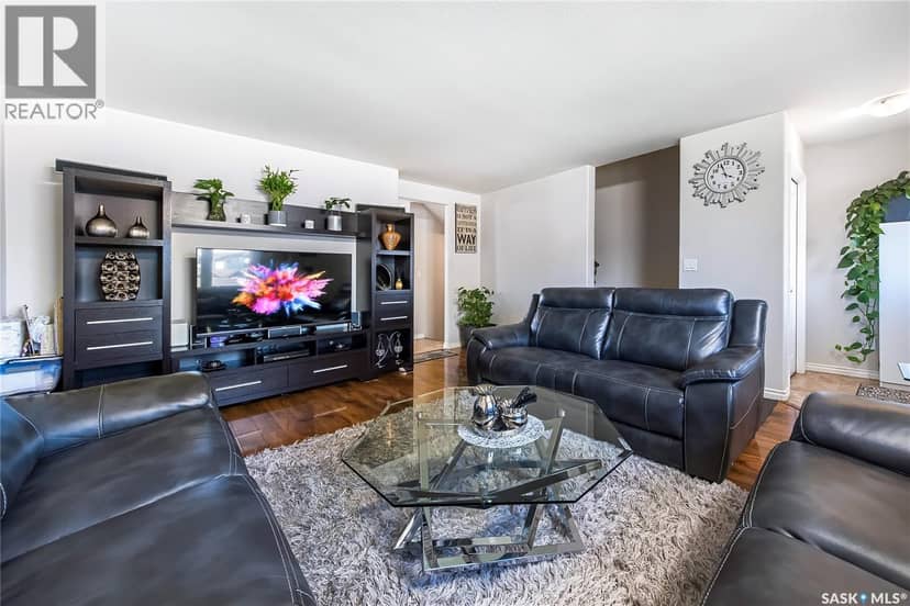 511 Coad CRESCENT — photo 9 of 40