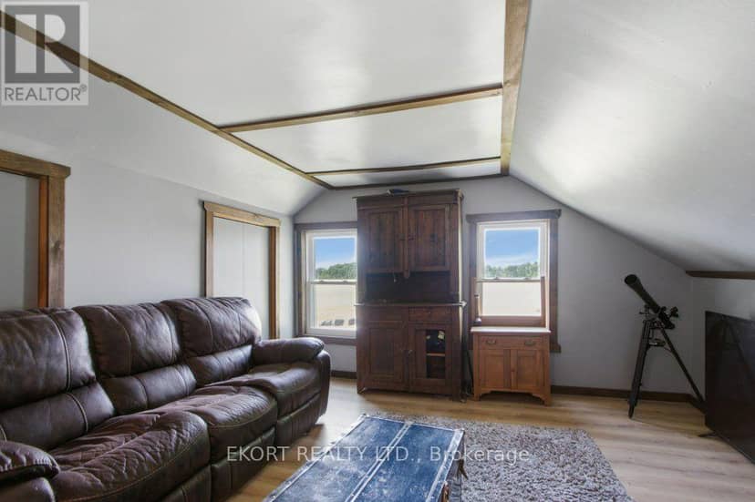 272 Coutts Road — photo 32 of 40