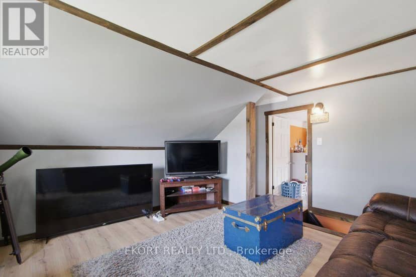 272 Coutts Road — photo 33 of 40