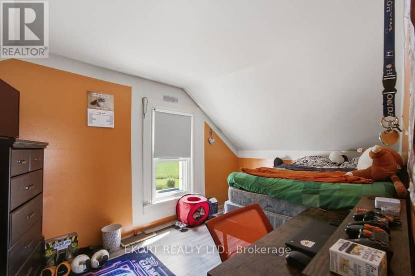 272 Coutts Road — photo 36 of 40