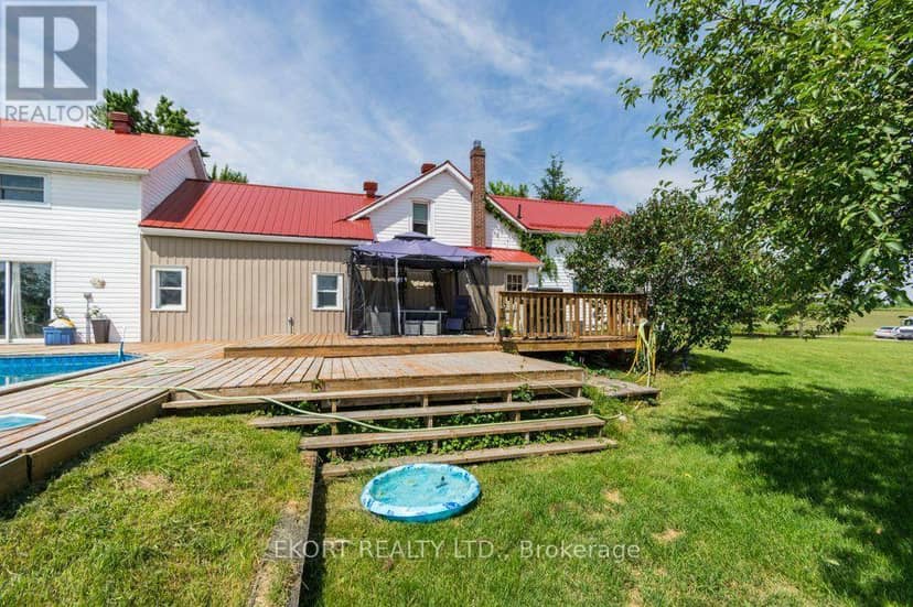 272 Coutts Road — photo 8 of 40