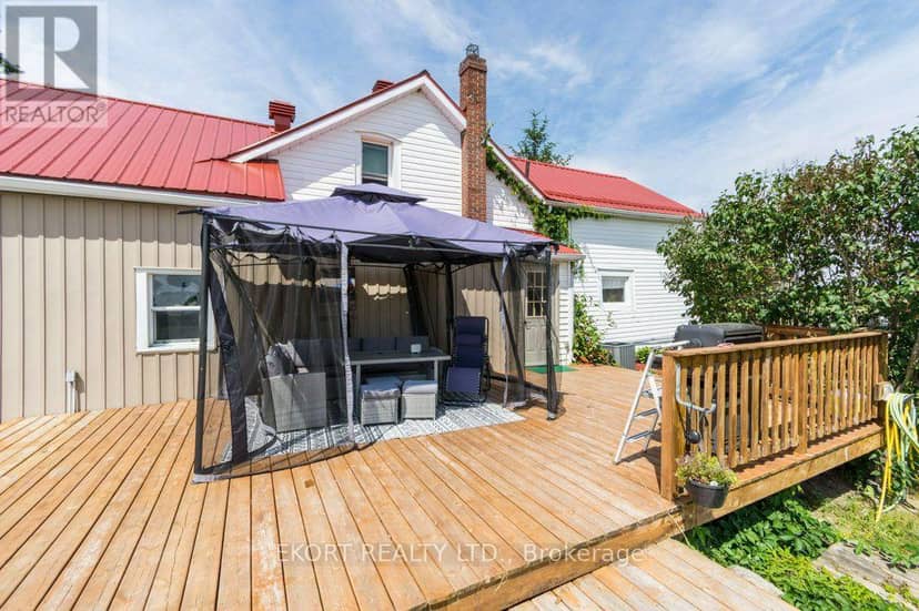 272 Coutts Road — photo 9 of 40