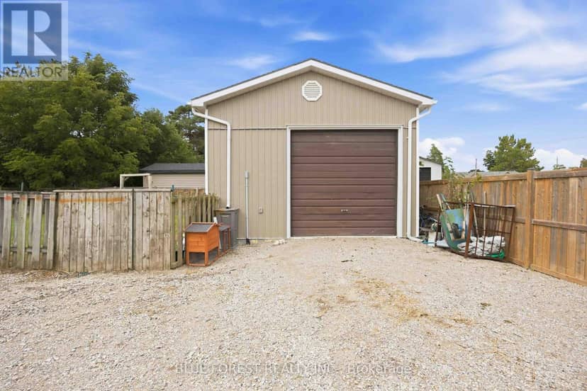 6 York Street, Lambton Shores, photo 2