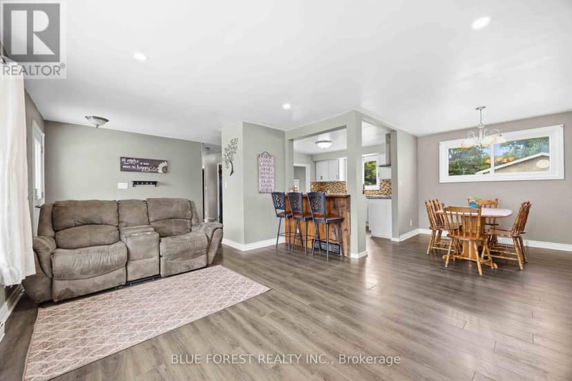 6 York Street, Lambton Shores, photo 4