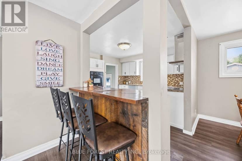6 York Street, Lambton Shores, photo 8