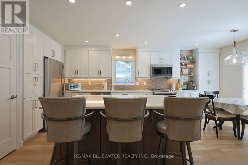 353 Shannon Boulevard — photo 16 of 40