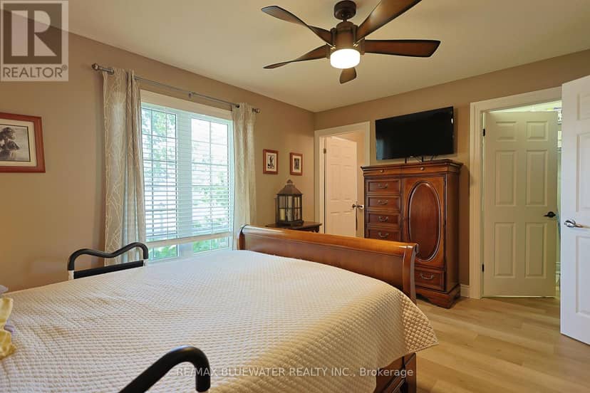 353 Shannon Boulevard — photo 28 of 40