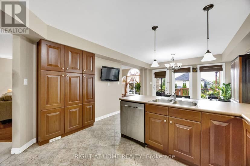 3184 Pomeroy Lane — photo 9 of 40