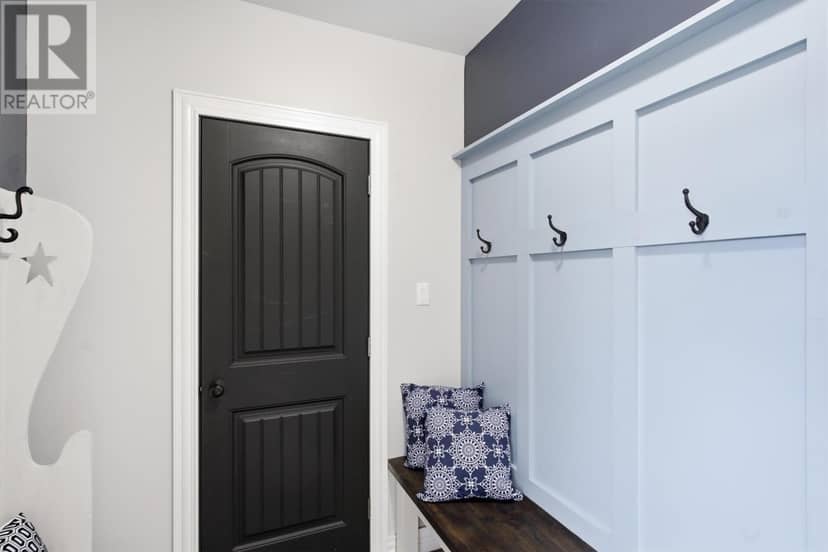 98 SULLIVAN Avenue — photo 16 of 40