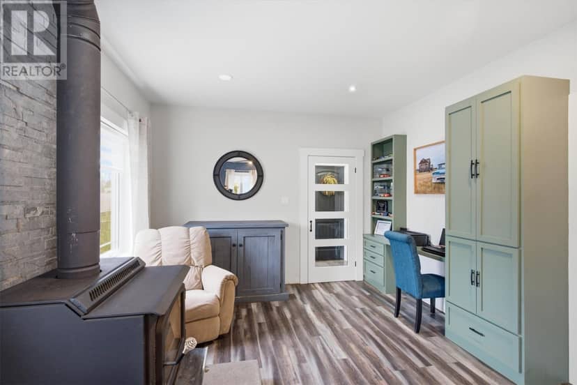 98 SULLIVAN Avenue — photo 18 of 40