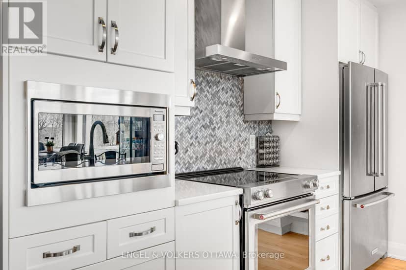 402 - 110 Cortile Private — photo 7 of 32