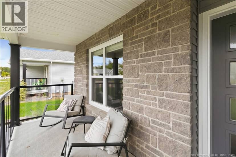 65 Rosebank Crescent — photo 2 of 40