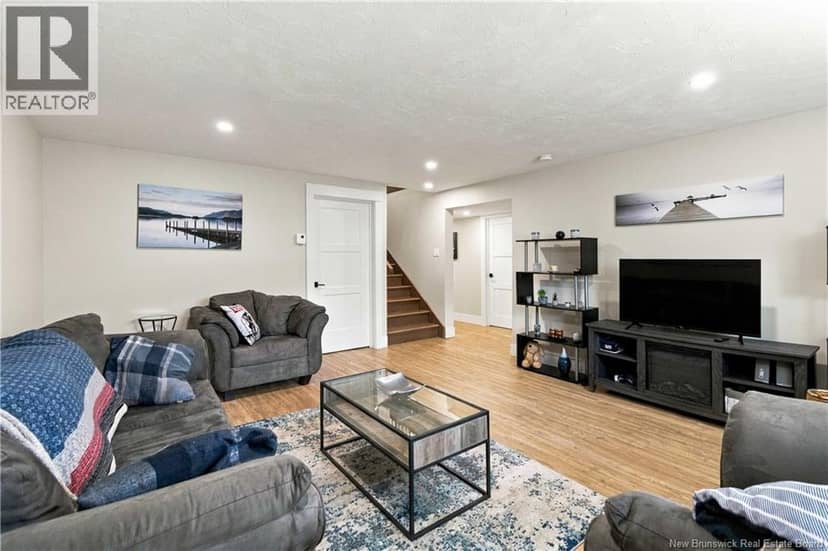 65 Rosebank Crescent — photo 32 of 40