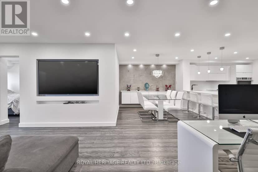 801 - 10 Torresdale Avenue — photo 16 of 40