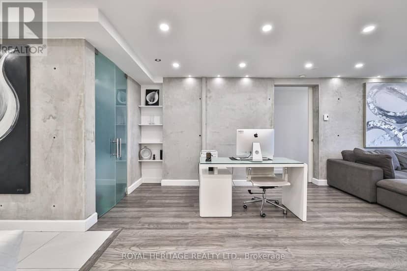 801 - 10 Torresdale Avenue — photo 18 of 40