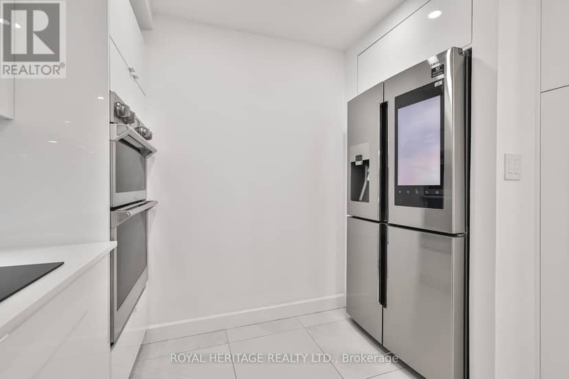 801 - 10 Torresdale Avenue — photo 9 of 40