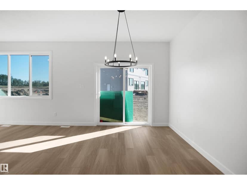 1015 14 AV NW — photo 16 of 36
