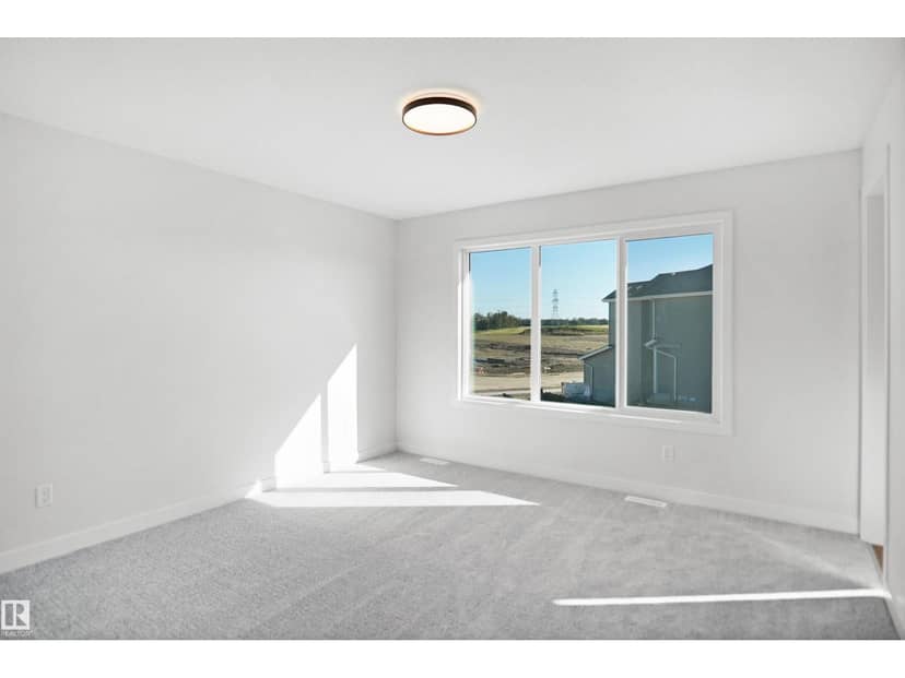1015 14 AV NW — photo 24 of 36