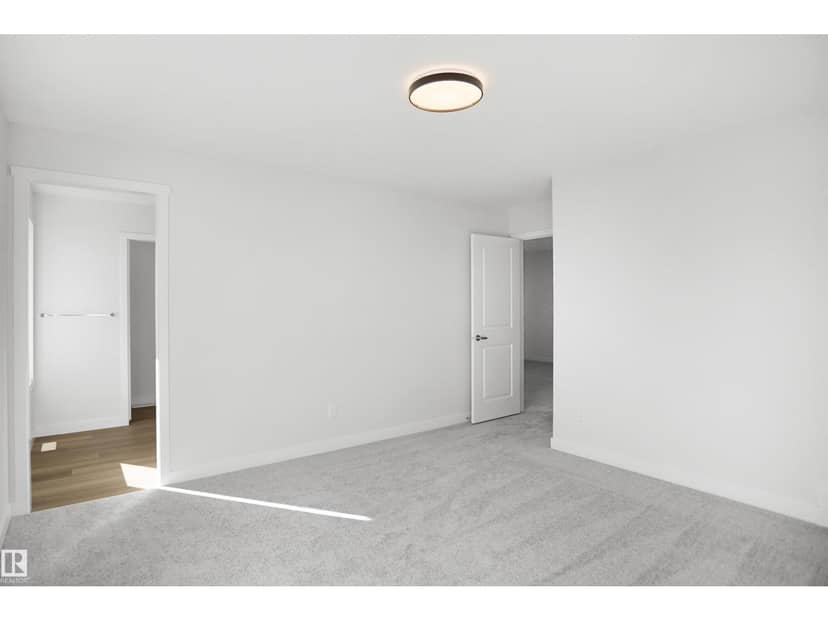 1015 14 AV NW — photo 25 of 36