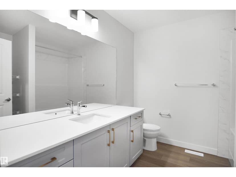 1015 14 AV NW — photo 32 of 36