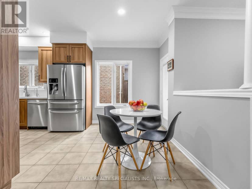 491 Willmott Crescent — photo 11 of 36