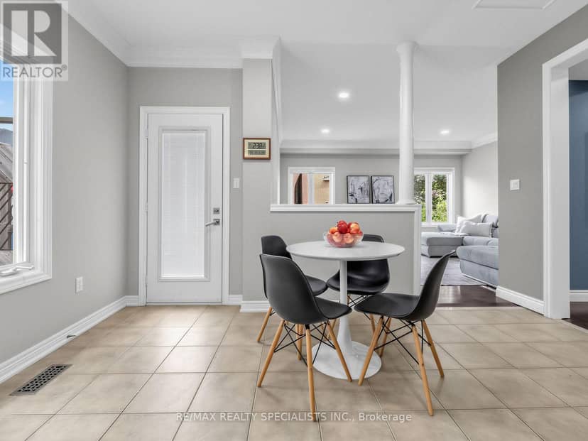 491 Willmott Crescent — photo 12 of 36