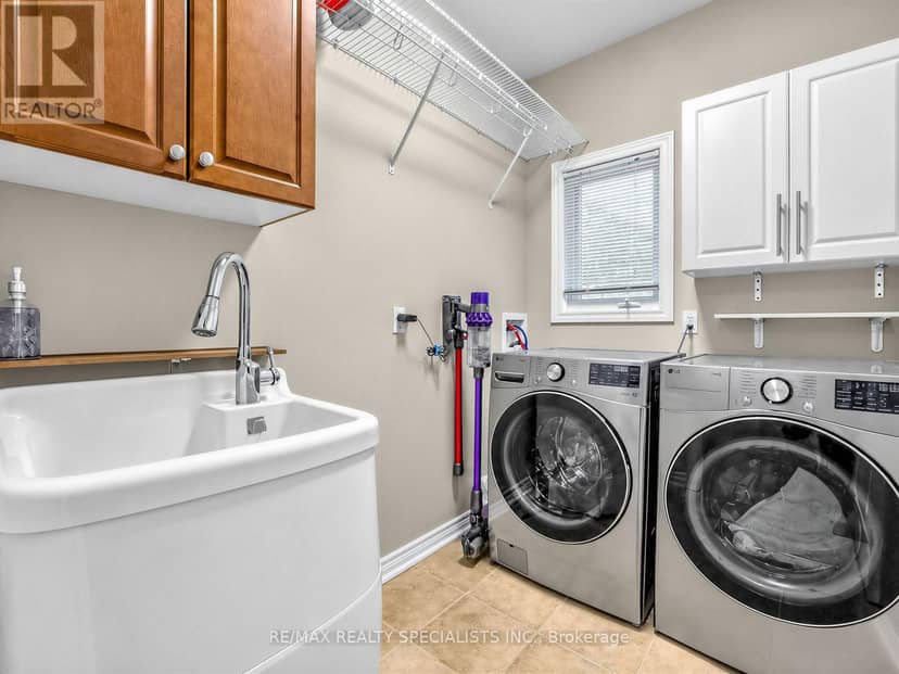 491 Willmott Crescent — photo 15 of 36