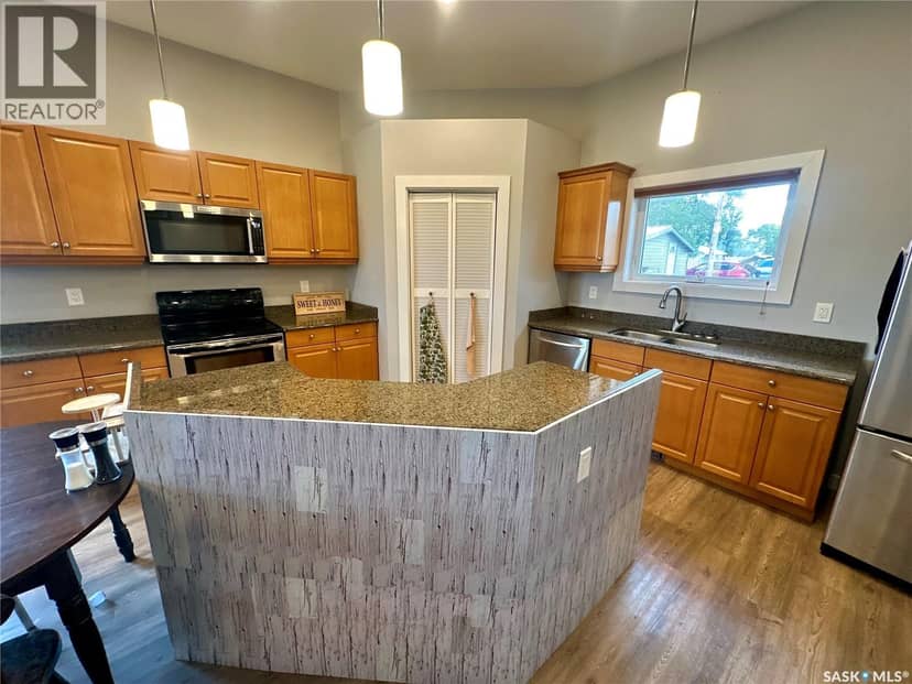 709 2nd STREET — photo 10 of 36