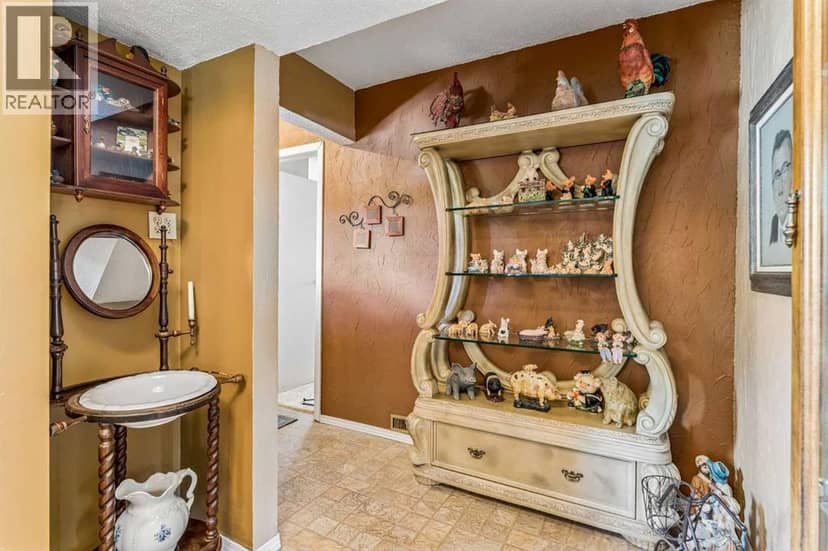 708 Lake Bonavista Drive SE — photo 17 of 40