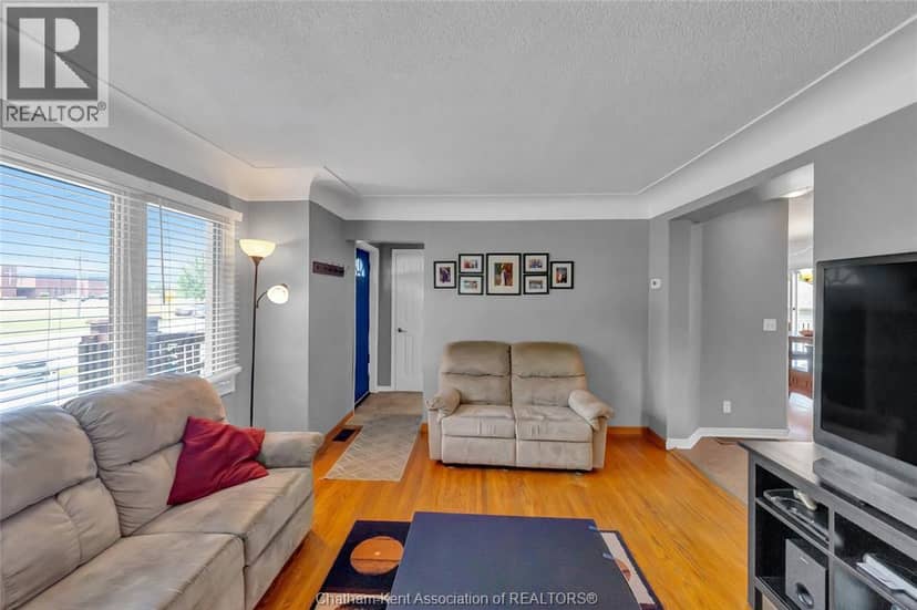 94 Dundas STREET — photo 10 of 40