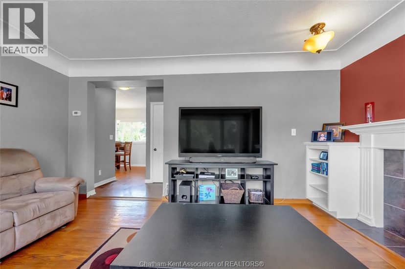 94 Dundas STREET — photo 11 of 40