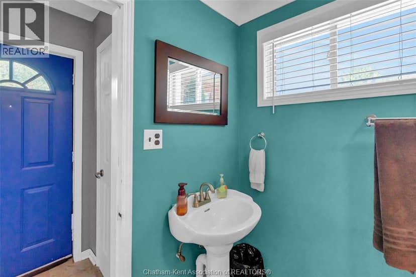 94 Dundas STREET — photo 14 of 40