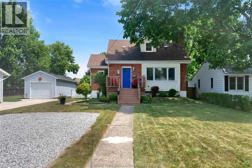 94 Dundas STREET, Wallaceburg, photo 2