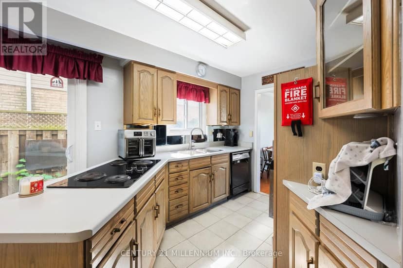 65 Primrose Crescent — photo 15 of 35