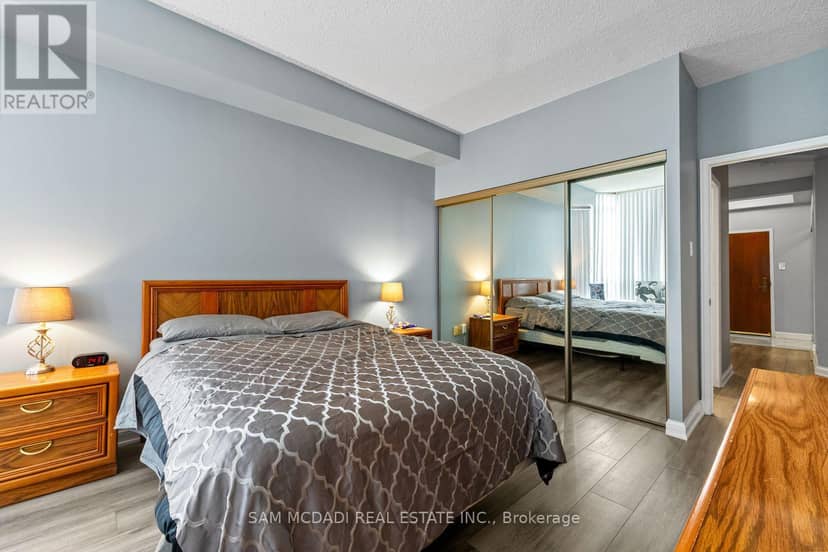 2205 - 24 Hanover Road — photo 14 of 33