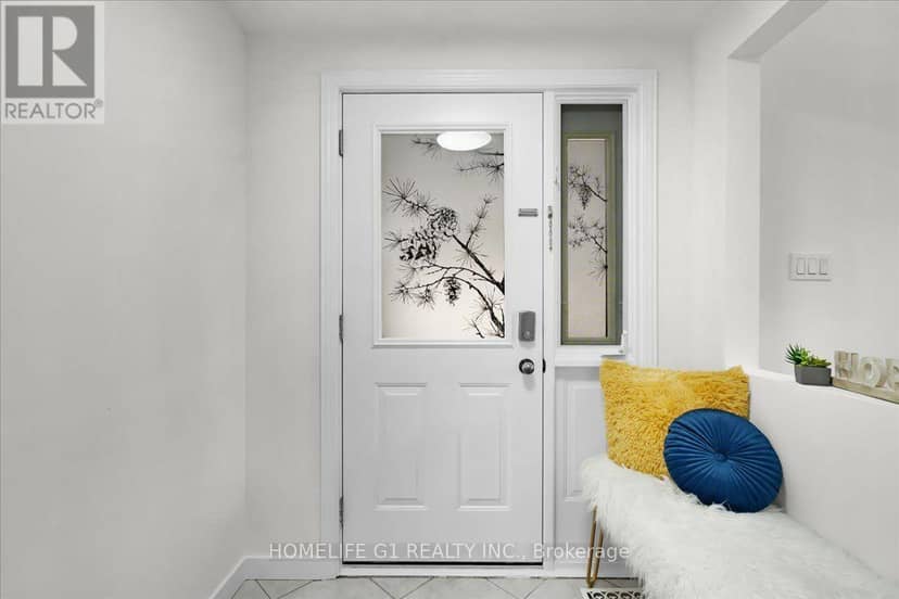 19 Milton Avenue W — photo 2 of 40